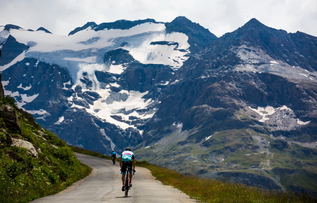 ZikloTeam's tweet photo. MOMENTOS 2021: Alpes, Iseran, fue el techo de nuestros viajes con sus 2764 metros. Lo subimos desde Bonneval, uno de los pueblos más bonitos de Alpes.Un día que arrancó con agua pero que acabó siendo espectacular. Fotos: A. Epelde/Ziklo-Team
#cicloturismo #alpes #bonneval #iseran https://t.co/l7SxMMbnKa