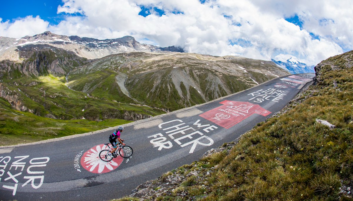 ZikloTeam's tweet photo. MOMENTOS 2021: Alpes, Iseran, fue el techo de nuestros viajes con sus 2764 metros. Lo subimos desde Bonneval, uno de los pueblos más bonitos de Alpes.Un día que arrancó con agua pero que acabó siendo espectacular. Fotos: A. Epelde/Ziklo-Team
#cicloturismo #alpes #bonneval #iseran https://t.co/l7SxMMbnKa