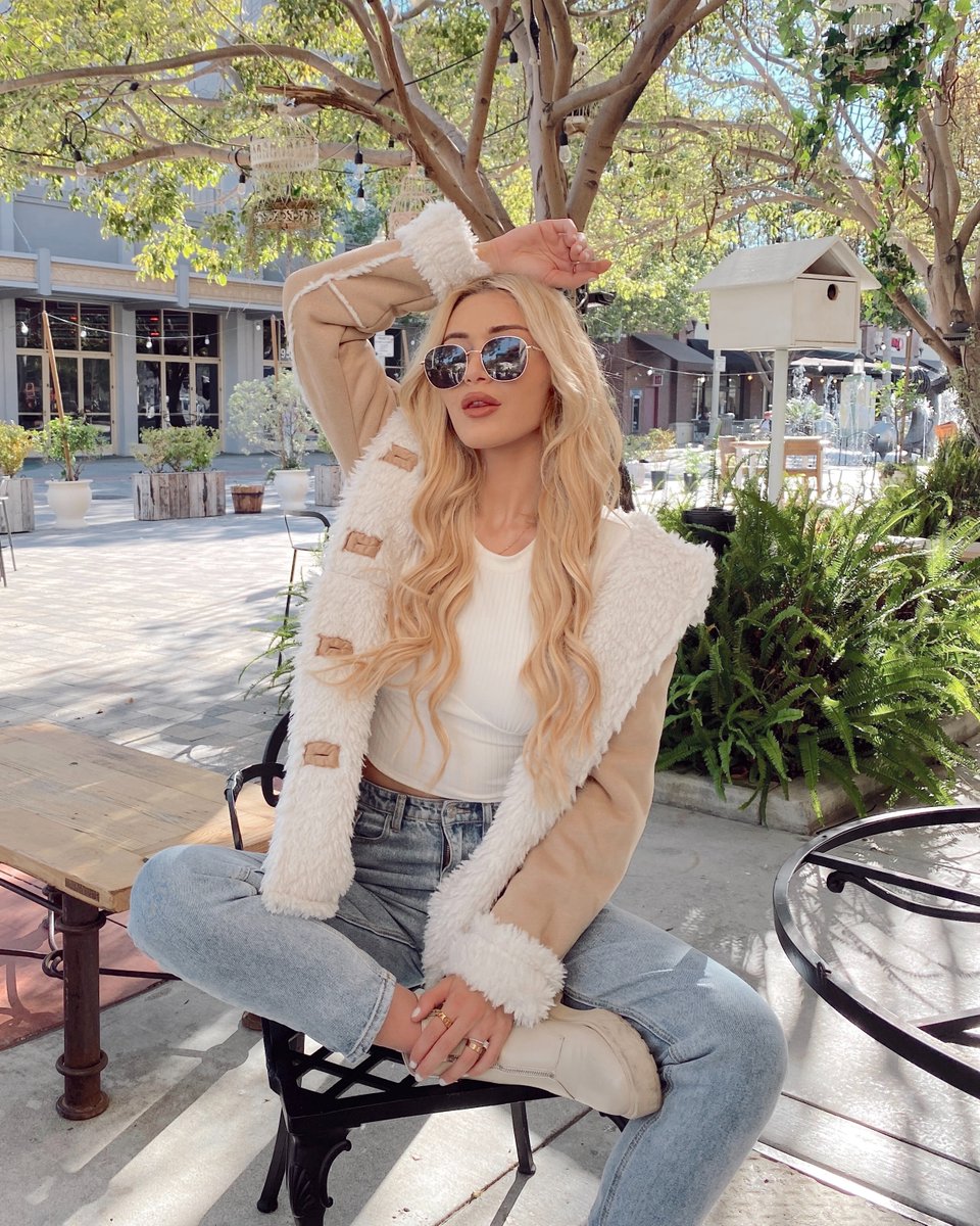 Forever21's tweet photo. THIS IS YOUR REMINDER: GET 50% OFF JACKETS + OUTERWEAR RN ONLINE ONLY! search: Faux Suede Button-Front Longline Coat🚨 𝙬𝙖𝙨 $69.99 𝗻𝗼𝘄 $34.99🚨

Don't forget to tag us @forever21 + #f21xme for a chance to be featured like #foreverbabe @blogbykristina! https://t.co/mNSpnKe9vv