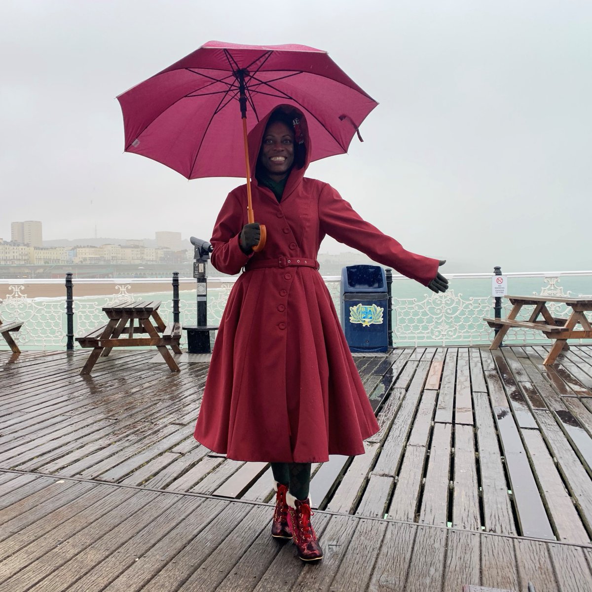 Three cheers for Yana (modern_life_vintage_loves on Insta), who is embracing winter #BodyMagic ☔ and shouting from Brighton seafront about being at her dream weight for three years 🎯! Check out #TheSlimmingWorldBlog for more activity inspo: ow.ly/RkY050H1EnN
#Slim4Xmas