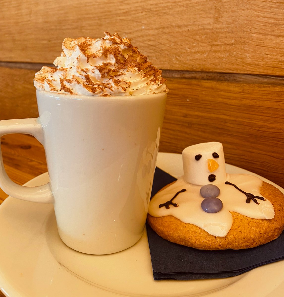 WatchHouseCafe's tweet image. Watch House Cafe
@WatchHouseCafe
• Just now
Christmas treat for you and the family. Not only do we offer tasty cakes and Hot drinks, but a whole menu to satisfy the whole family.
 
 What you waiting for? Book a table now for the Christmas break.  ☕🎄

#Relax #Family #Tasty