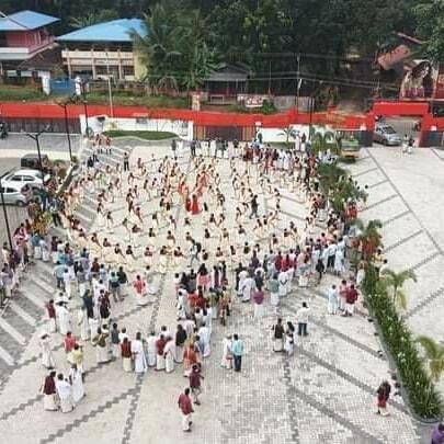 cpimdckollam's tweet photo. സിപിഐ എം കുണ്ടറ ഏരിയ സമ്മേളനത്തിന്റെ പ്രചരണാർത്ഥം സംഘടിപ്പിച്ച മെഗാ തിരുവാതിര.
#CPIM23rdPartyCongress #cpimareaconference #sakhavu #lalsalam #viplavam #lalsalamkerala #chuvapp #comrade #cpimkerala #comrades #communist #sakhavu #ldf #ldfkerala #redsalute… https://t.co/Q8GMUYGe6h https://t.co/g3wtKMZIee