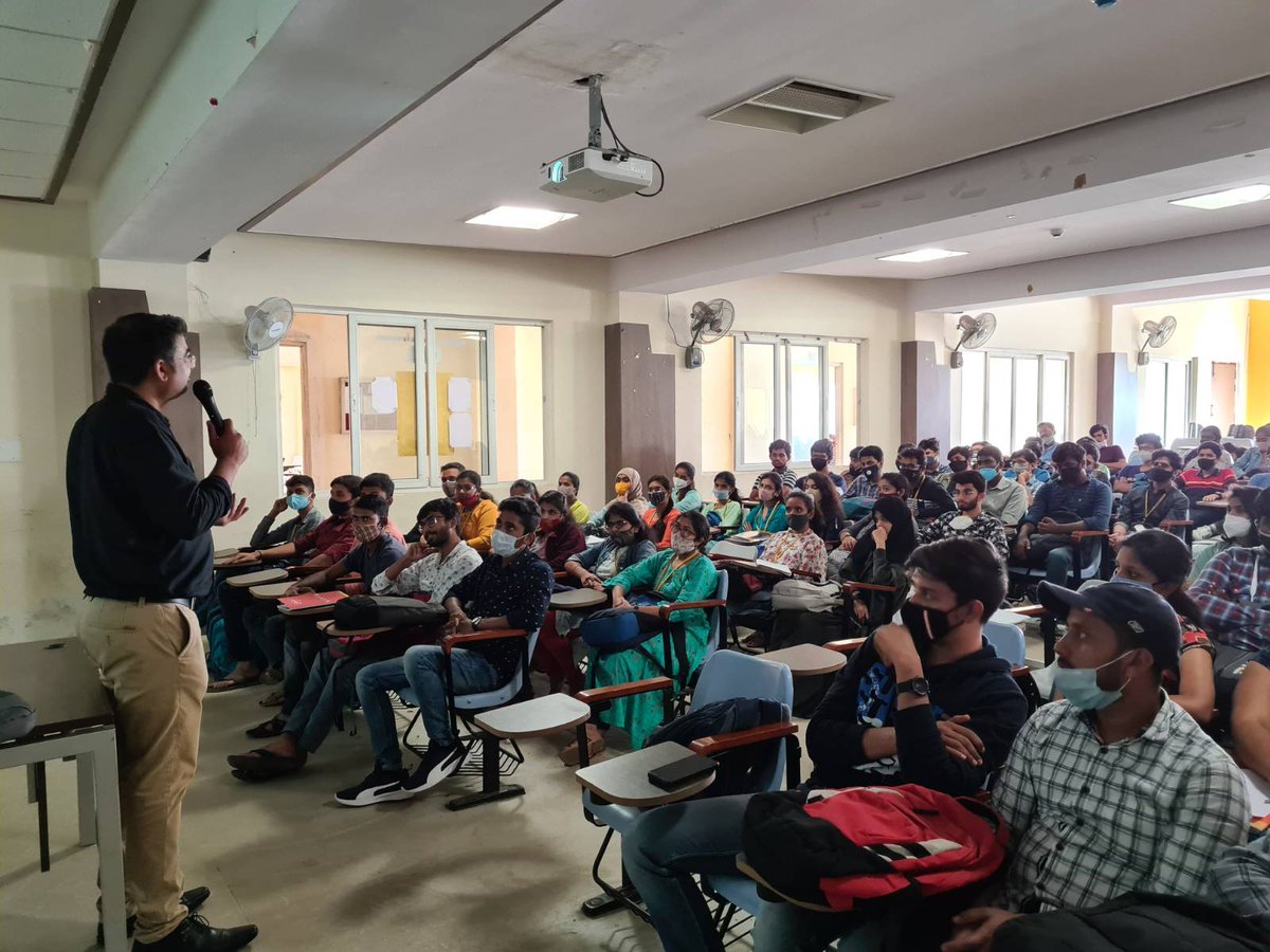 fsmk_org's tweet photo. Introduction to Free Software Movement at Oxford College of Engineering #GLUG #FreeSoftware #FSMK @naveenmudunuru @ssrameez https://t.co/Ga2ys8APT9