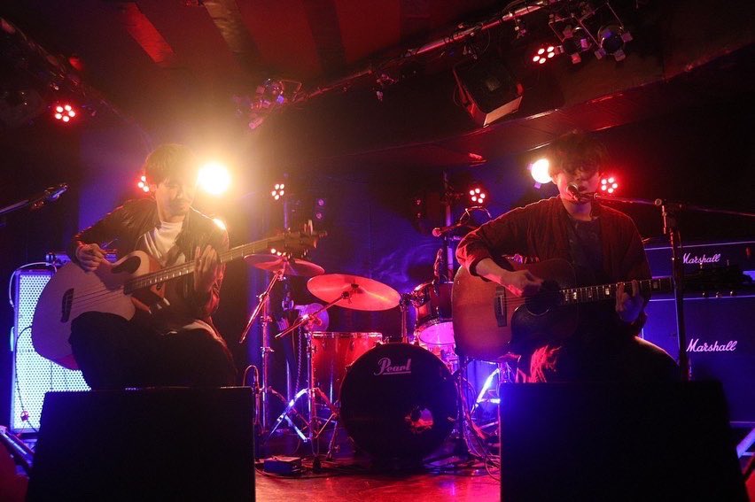 tomohiro_makino's tweet photo. 先日、MUDYSIC'SのアコースティックLIVE!!ありがとうございました!
バンドの中に紛れてアコースティックの参加だったけど、これはこれで楽しかったー!みんな早い時間から元気過ぎじゃない?久しぶりに朝まで打ち上げ参加!まだ動き出してまもないですが、よろしくどうぞ!#mudysics https://t.co/a1Kn6b0tDr