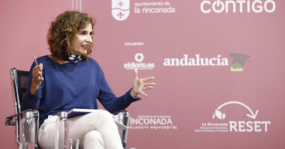 eldiarioAnd's tweet photo. María Jesús Montero: "No puede ser que una mercería pague los mismos impuestos que Google", en las jornadas #LR30 de 
@LaRinconada_Web. Por @fermincaba https://t.co/MZzMvGiQwS https://t.co/QsRlOcesqo