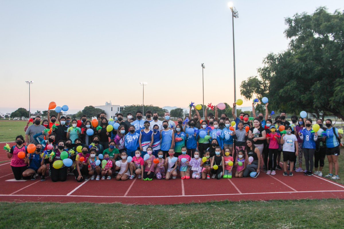 INDETamaulipas's tweet photo. Hoy se conmemoró el Día Internacional de Personas con Discapacidad y por ello, nuestros atletas de disciplinas como #GimnasiaRítmica, #Atletismo y #Handball, recibieron a nuestros #superatletas en el Polideportivo, para reconocer el trabajo que hacen día a día. #OrgulloTam 🙌🏼🤩 https://t.co/S5al4FtVxW