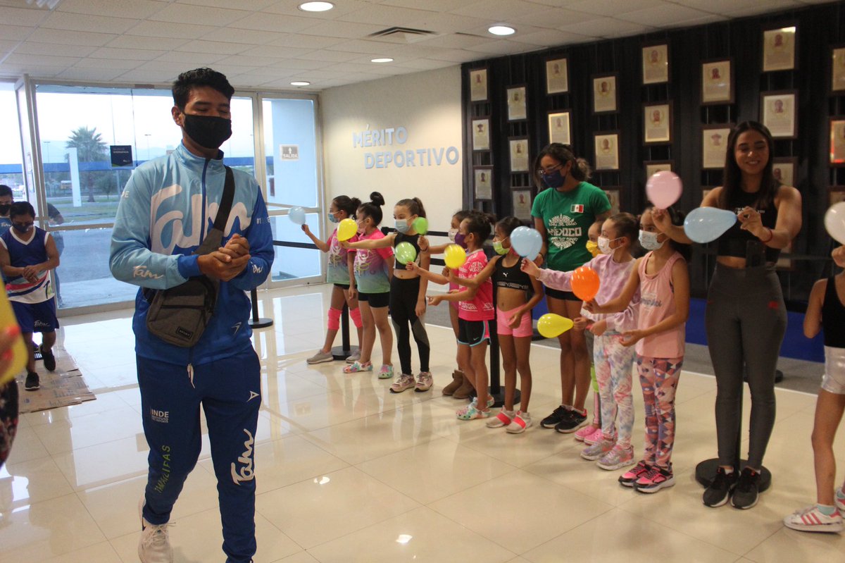 INDETamaulipas's tweet photo. Hoy se conmemoró el Día Internacional de Personas con Discapacidad y por ello, nuestros atletas de disciplinas como #GimnasiaRítmica, #Atletismo y #Handball, recibieron a nuestros #superatletas en el Polideportivo, para reconocer el trabajo que hacen día a día. #OrgulloTam 🙌🏼🤩 https://t.co/S5al4FtVxW
