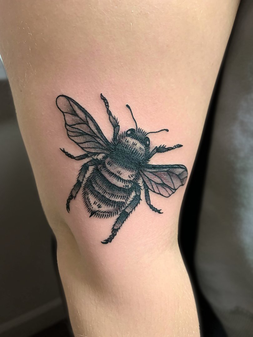 ClubTattoo's tweet photo. Cute #bumblebee 🐝 tattoo done by Sophia at Club Tattoo Tempe ♣️🖤

♣️JOIN THE CLUB AND FOLLOW♣️ @clubtattoo for Tattoos | Piercings | Lifestyle

#clubtattoo #clubtattooarizona #clubtattootempe #arizonatattooshop #arizonatattooartist #beetattoos https://t.co/0ZWv709G0Y