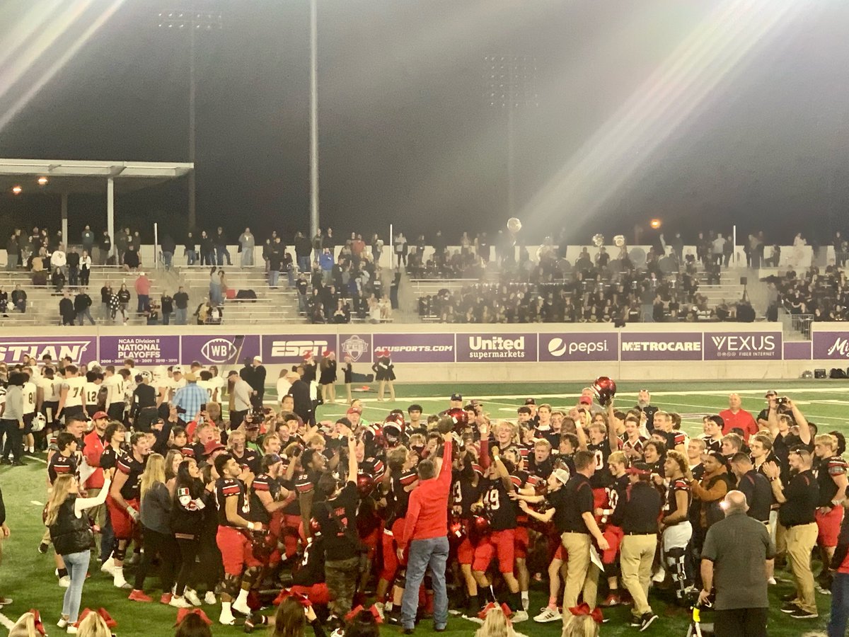 LCISDlchs's tweet photo. Your Pirates are on to the next 
one! #lcpride #lcpfamily https://t.co/kMJb2sn8gM