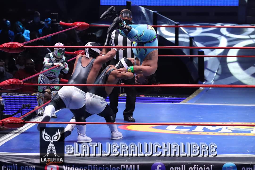 LaTijeraLucha's tweet photo. Inigualable debut para los #MicroGemelosDiablo quienes se acompañaron de #Mije, derrotando a los micro rudos #Chamuel, #MicroAngel y #Atomo dejando calientita la lona de la #MexicoCatedral en los #ViernesEspectaculares de #ArenaMexico...
#latijeraluchalibre https://t.co/X4XgFRaW4z