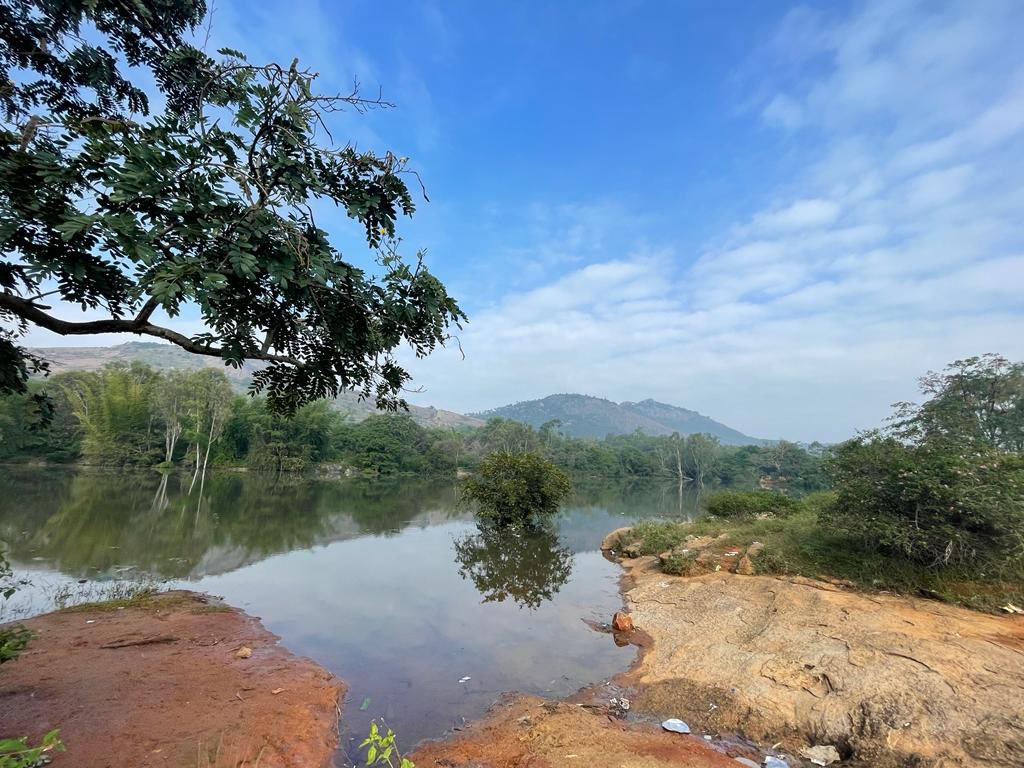 lkatheeq's tweet photo. Not very far from #Bengaluru these are the foothills of the Devarayana Durga Hill. https://t.co/nvKQhymRAi