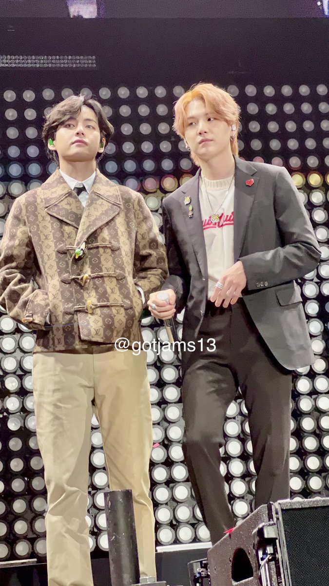 gotjams13's tweet photo. TAEGI THEY ARE SO HANDSOME IN PERSON OMG  
#kiisjingleball #taehyung #suga https://t.co/gTNYacmJpD