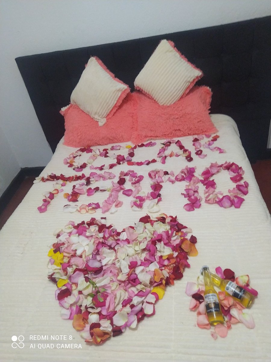 caroscar12's tweet photo. Será que le gusta la sorpresa a mi esposo cuando llegue a casa de trabajar? Poquito pero con todo el amor del mundo! Está noche no solo tendré sexo, haré el amor con el hombre que amo ❤️ https://t.co/PlnWrEzF5m