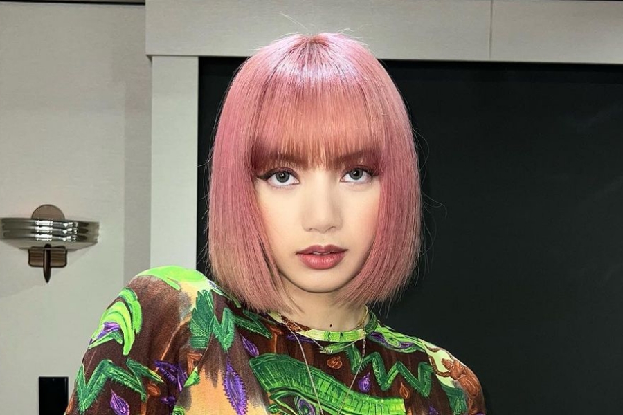 soompi's tweet photo. YG Announces #BLACKPINK's #Lisa Has Recovered From COVID-19 + Is Released From Self-Quarantine
https://t.co/NpqHx3bnpg https://t.co/FpCDfJuAsk