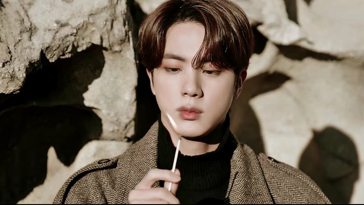 cyspringg's tweet photo. happiest birthday, love! I love you so much ♡️ @BTS_twt 
#HappyBirthdayJin https://t.co/R8joKde40Z