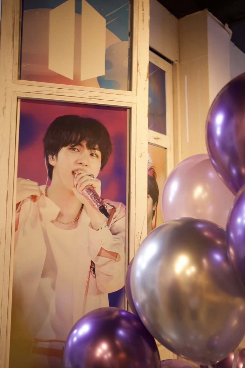 MoonOfMU_Jin's tweet photo. Everywhere with jin 
งานวันเกิดWWH @ Hwantsu ที่ bts สะพานควาย ทางออก2 มาร่วมงานกันเยอะๆนะคะชาวอาร์มี่
  
สำหรับผู้ที่มาร่วมงานแล้วอัพรูปติด #Moonofmyuniverse_jin มีลุ้นรับของรางวัลจากทางเราด้วยนะคะ 💜

 #JINDAY #HappyBirthdayJin #ตลาดนัดบังทัน #KimSeokjin https://t.co/eyWNKUFVY6