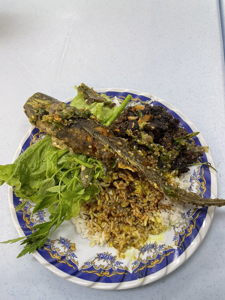 myjoe_'s tweet photo. Ikan, daging, ulam, air = RM7. RT kalau murah https://t.co/XSofa4x6ve