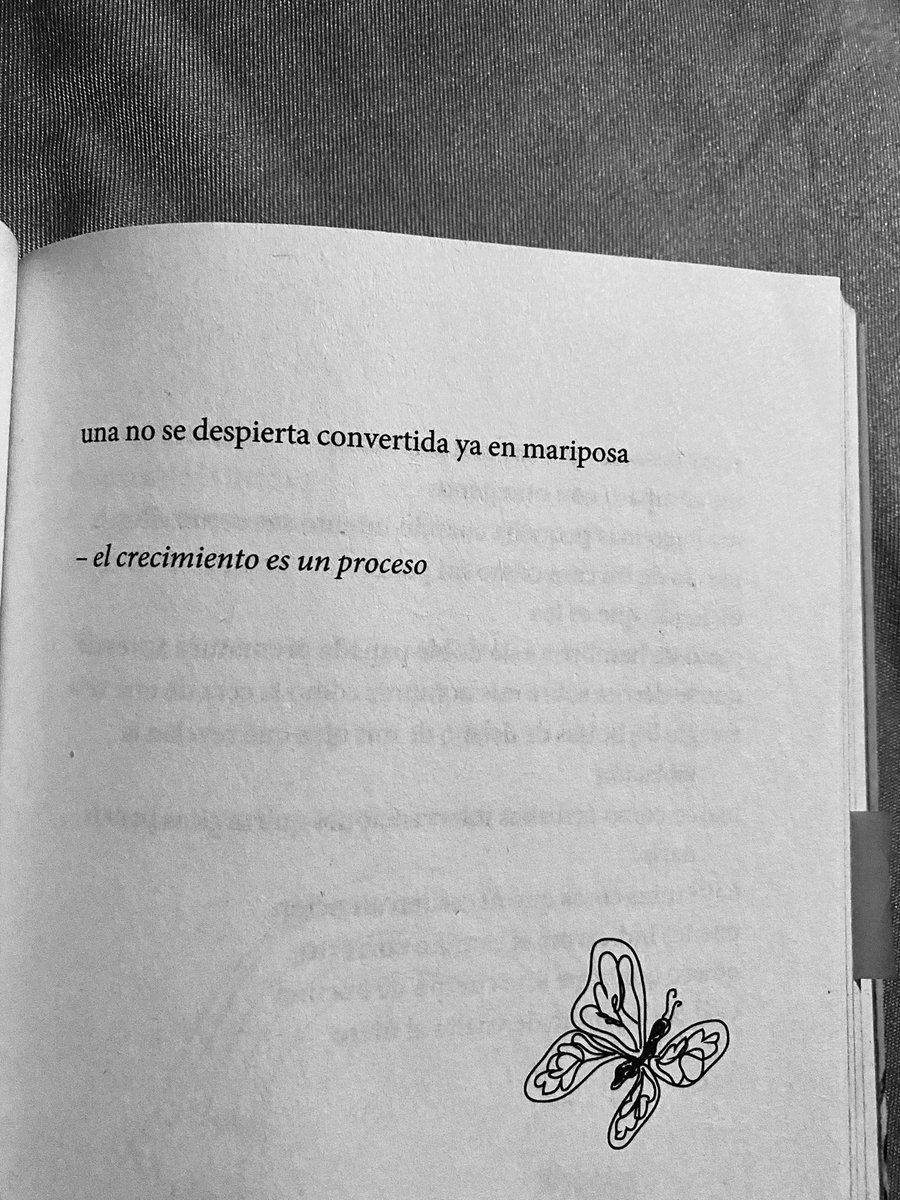 Cementedelibros's tweet photo. “una no se despierta convertida ya en mariposa.”
- el crecimiento es un proceso.
Autor: Rapi Kaur
Libro: El sol y sus flores 
#cementeriodelibros https://t.co/mfu6YSya2n