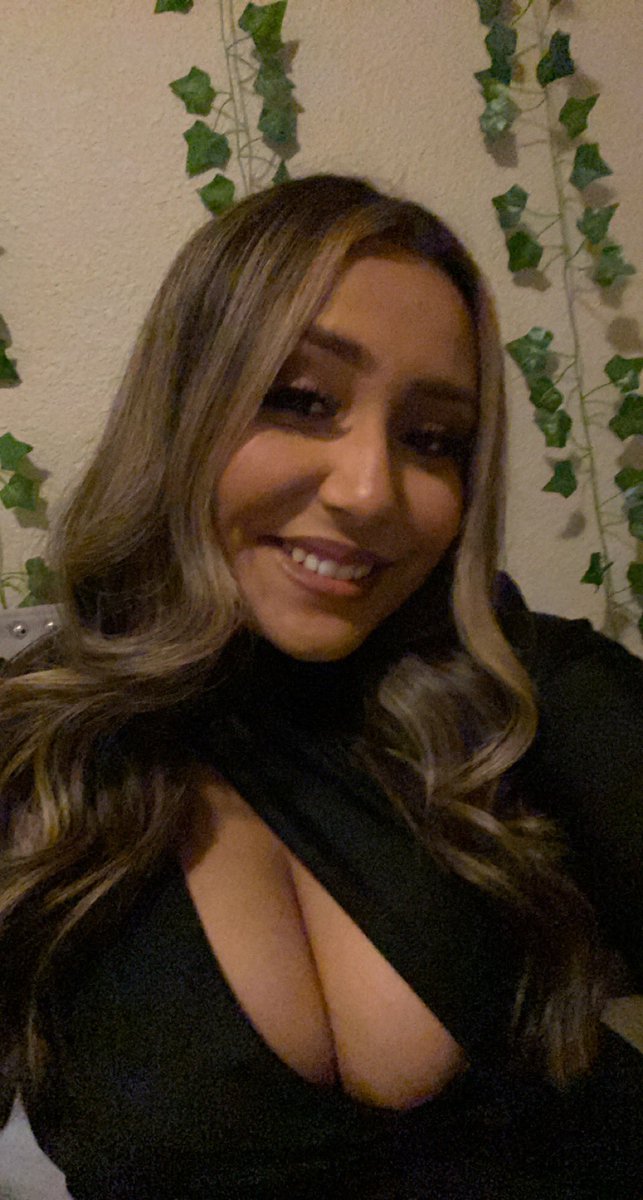 valeriaabarajas's tweet photo. these were taken within months of eachother. I ain’t feel pretty since 😮‍💨 https://t.co/BJQEvYHRu2