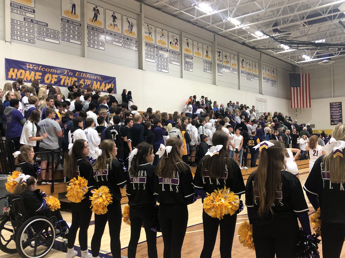 EllenBlair54's tweet photo. EAHS Cheer-looking classy and cheering loudly! #1herd #westunt #jerseys4jackson ππ https://t.co/4IJGwSJFGj