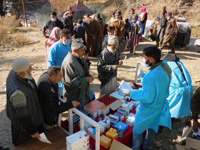 SakeenaBegum10's tweet photo. Medical Camp organised with  joint efforts of Civil Admin &amp; #IndianArmy in the remote region    
of. j&amp;k
#IndianArmyPeoplesArmy 
 #JammuAndKashmir
#كلنا_ابو_تريكه
#أوميكرون 
#كأس_العرب_2021 
#كورونا_أوميكرون https://t.co/QpAiGdpSZ7