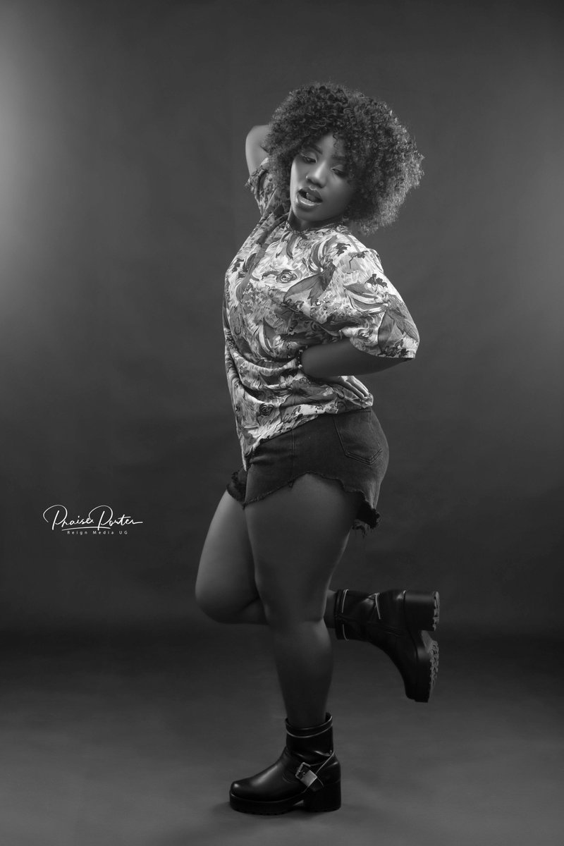 giftedtruthug's tweet photo. Kuba it's a weekend, allow me rotate!! 
😝😅💃💃💃💃

#ACheeryWeekendEveryone 🥰 https://t.co/bTmDF1kVP5