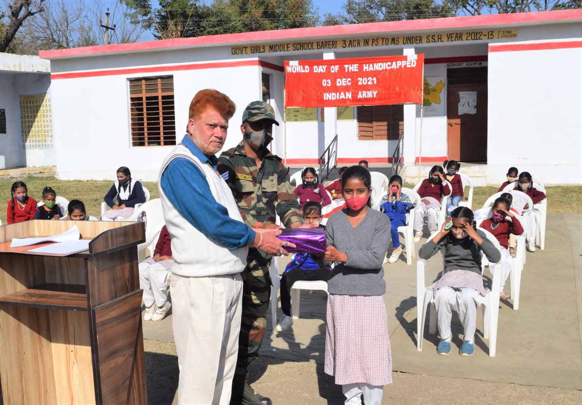 SakeenaBegum10's tweet photo. #IndianArmy Indian army organised a social welfare lecture in school .
For handicap children .
#macg 
#MoneyHeist5 
#ドヨンちゃんおめでトントン 
#JINDAY 
#WayV 
#JammuAndKashmir https://t.co/c0Ipgsmunf