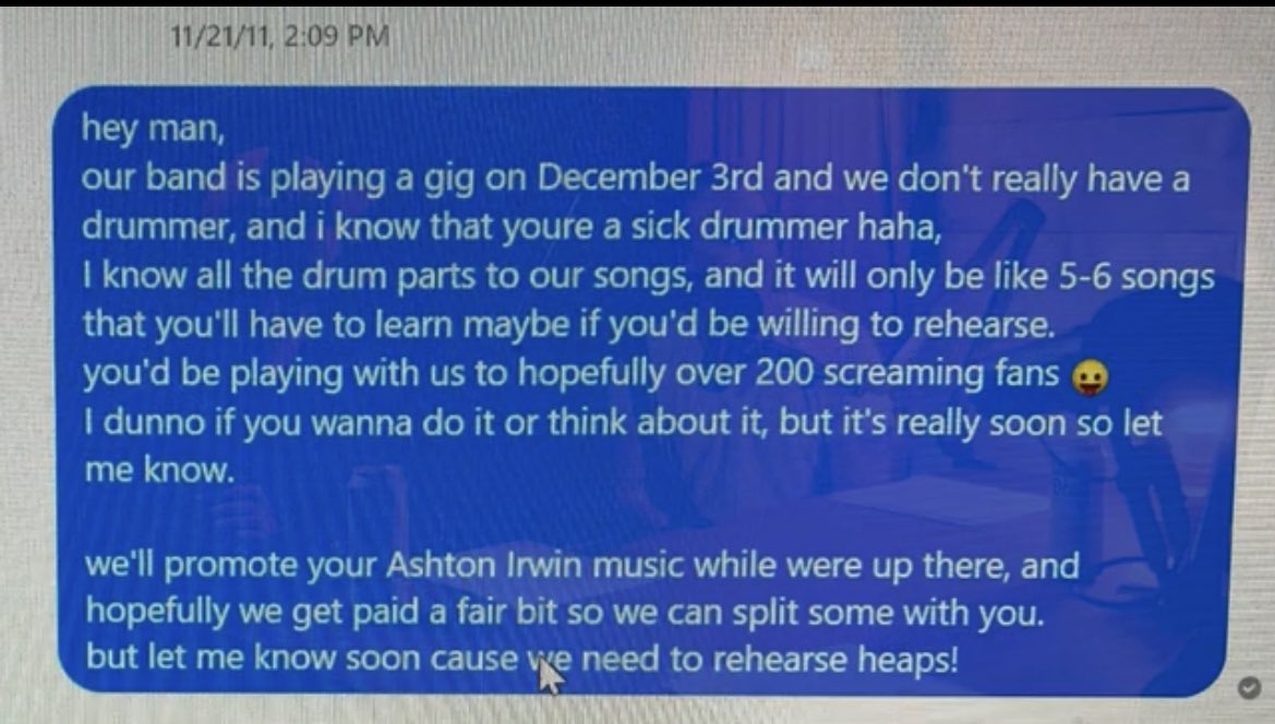 ashtonupdating's tweet photo. Michaels first text to Ashton in 2011 https://t.co/nRri5PfdMJ