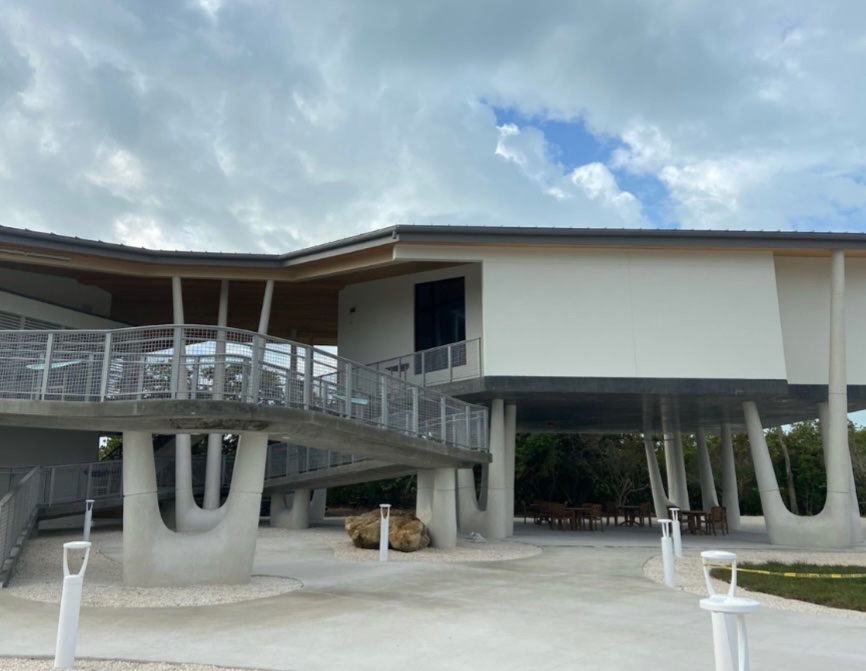 FOLKStweets's tweet photo. Not sure how to spend your weekend? Come visit our Welcome and Discovery Center! There are large observation decks, interactive exhibits, a community room, picnic tables, and a gift shop/bookstore, as well as lectures and events! https://t.co/mEFZkJxZAH