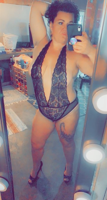 How&rsquo;s everyone&rsquo;s Friday night going? 😘🍑💦 https://t.co/qerYHSav9V https://t.co/CR6FJnNT5J<a href="/tag/newprofilepic"class="tags"><span>#newprofilepic</span></a>