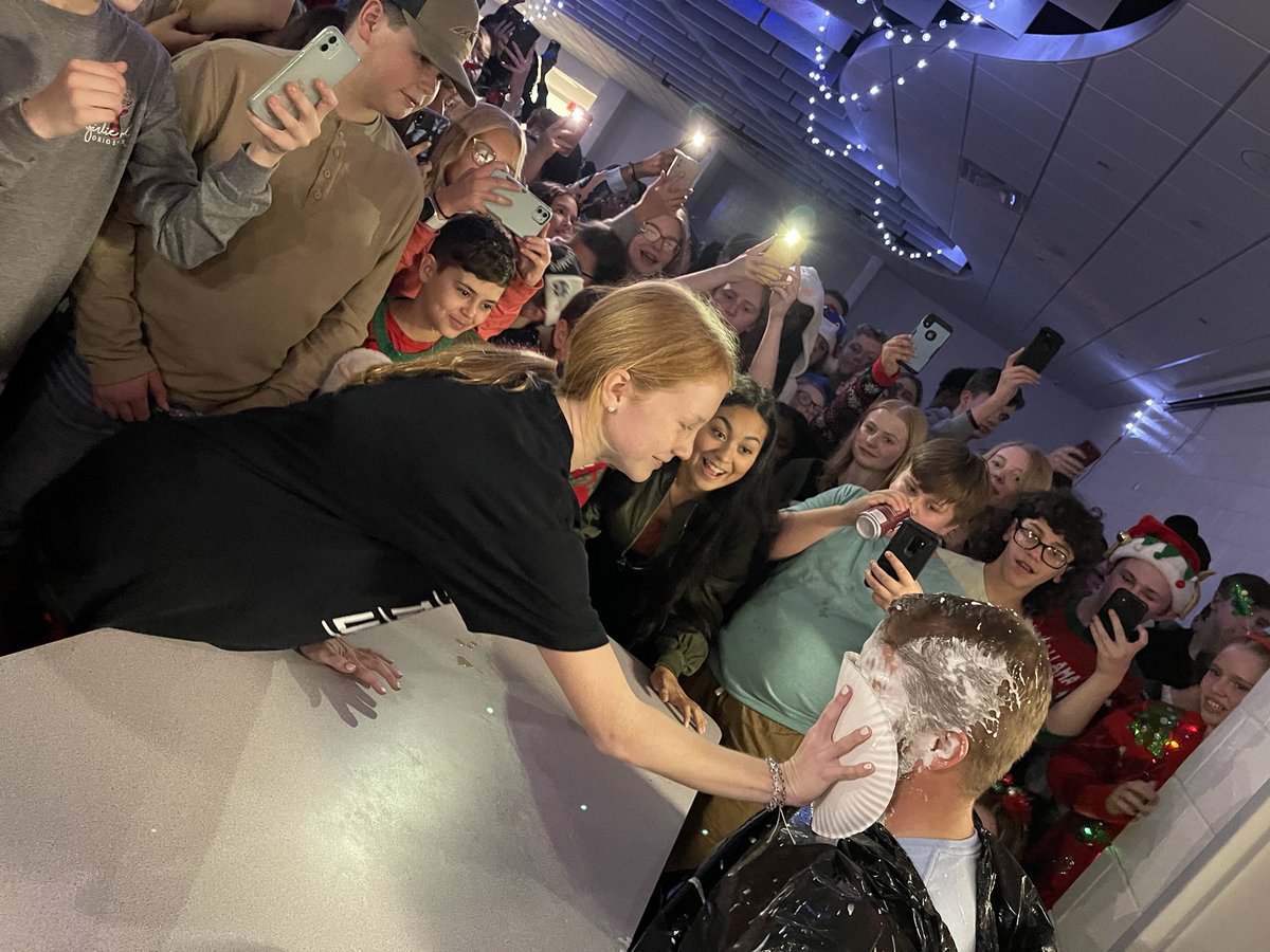 LewisburgMiddleCheer tweet media