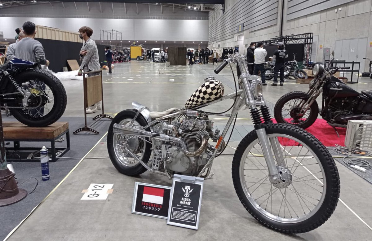 Sebuah kehormatan bisa bergabung kembali di acara Pre 30th Anniversary YOKOHAMA HOT ROD CUSTOM SHOW 2021 <a href="/MOONEYESJP/">MOONEYES</a>. Motor custom XS650 yg saya bangun untuk <a href="/leonxpoison/">LEONX PRATAMA</a> bisa tampil di acara private yang dibuka untuk lokal Jepang dikarenakan Pandemi.