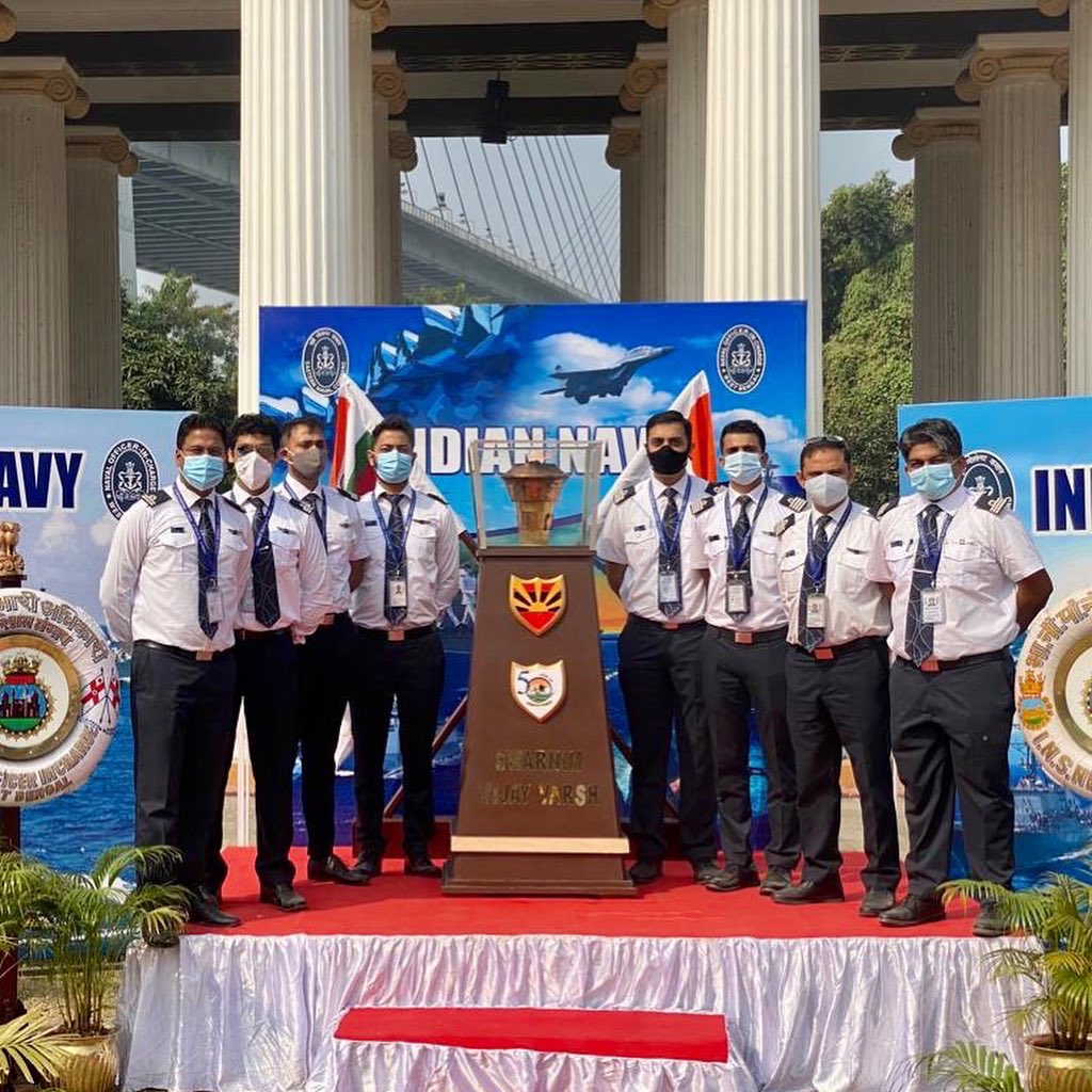 IndiGo6E's tweet photo. Waves of appreciation and respect to our guardians in the blue seas. Thank you for inspiring a billion dreams 
with all that you do for this country, and being a force to reckon with. #NavyDay2021 
#IndianNavyDay2021 #IndianNavy #NavyDay #IndianNavyDay #LetsIndiGo https://t.co/Pq7L7hzckH