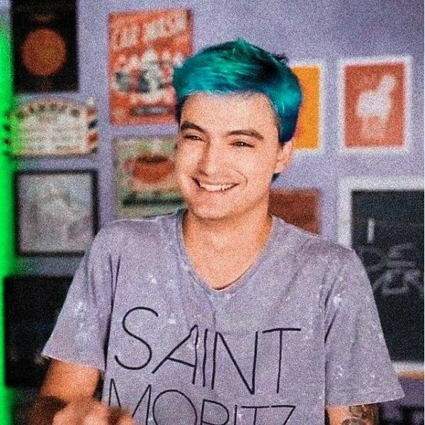 professionalJuu's tweet photo. a minha vida,alegrou os meus dias,e fez com que os problemas fossem levados pelo vento. Você é o meu antidepressivo,eu te amarei eternamente. Obrigado por tudo, você é um ser inexplicável, inesquecível, único.
 Fica com Deus,e fique bem.
#porvocefelipeneto https://t.co/rBUdzUKDB8