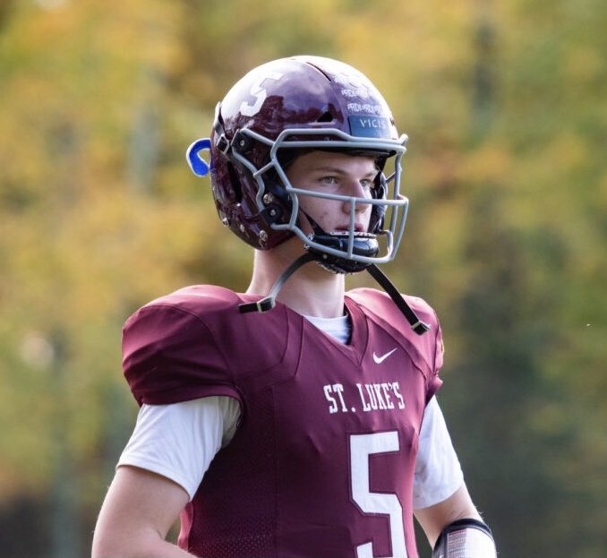 CoachThomas05's tweet photo. Our Pat Thomas Award represents sportsmanship, leadership, academic excellence, and school spirit. Congratulations, Everett Andersen. @EverettAnder5 @GameTimeCT https://t.co/68iTn5MZd5