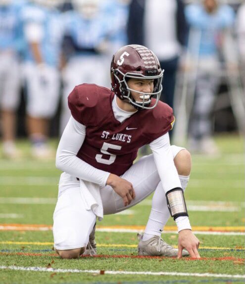 CoachThomas05's tweet photo. Our Pat Thomas Award represents sportsmanship, leadership, academic excellence, and school spirit. Congratulations, Everett Andersen. @EverettAnder5 @GameTimeCT https://t.co/68iTn5MZd5