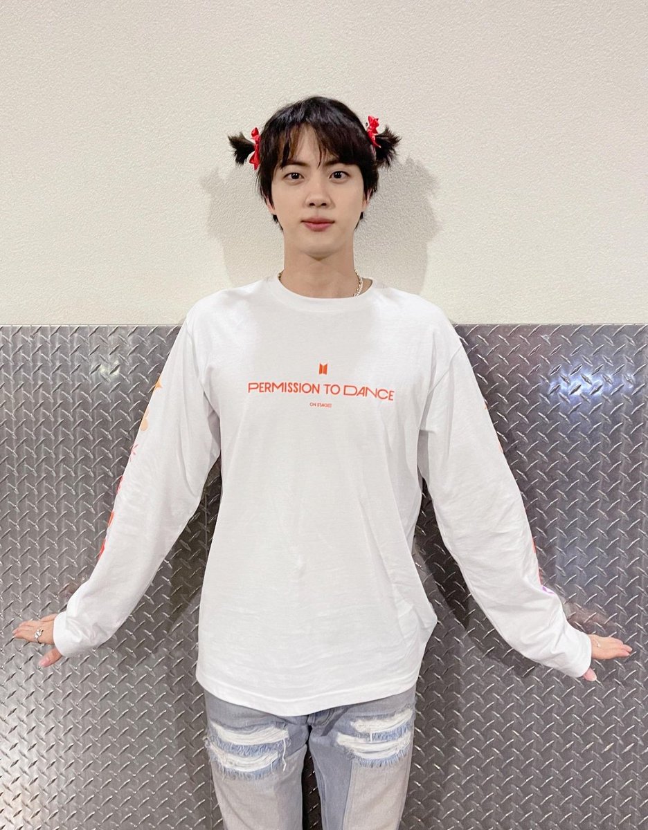 _jjkxjm9795's tweet photo. Happy birthday to worldwide handsome ♡jinnie ♡
#HappyBirthdayJin 
#JINDAY @BTS_twt
 #SEOKJINDAY 
#WorldwideHandsomeDay https://t.co/NOTr5VLfJf