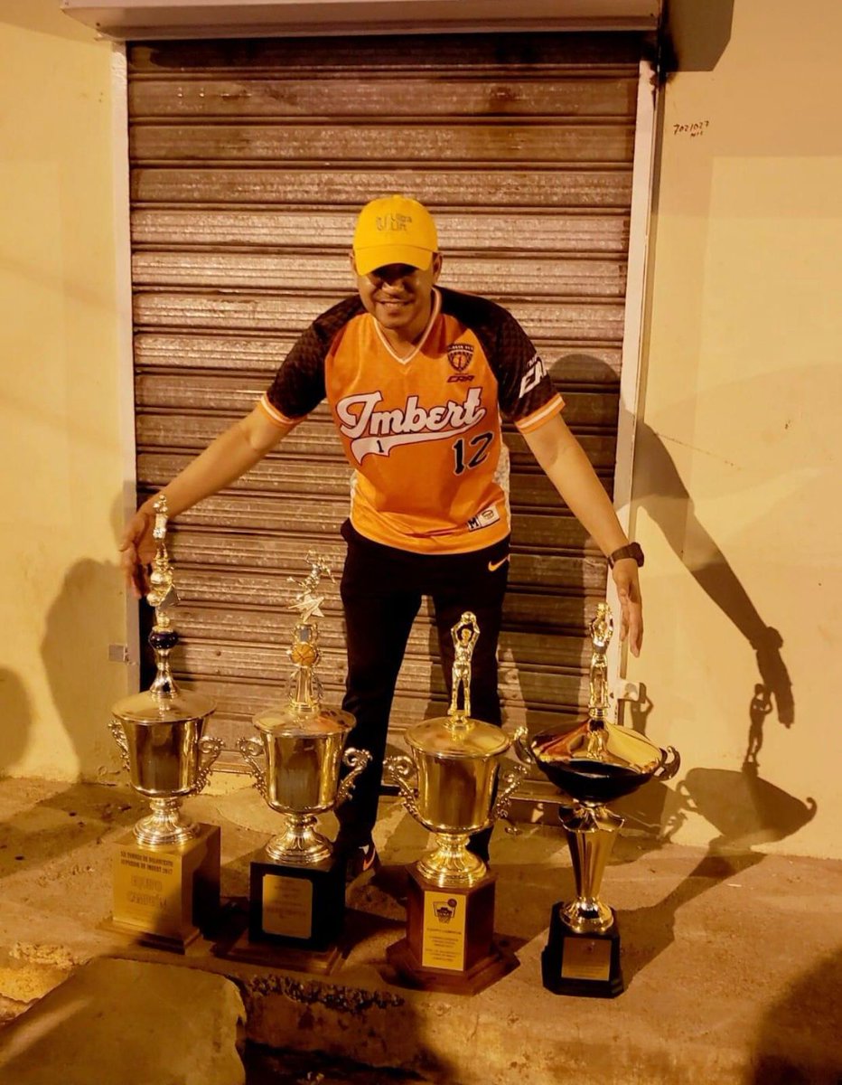 1Imbert's tweet photo. Cuatro Coronas consecutivas Gracias a Dios #campeones2021 #ImbertUnocampeon #abaplata #fedombal #imbert #lanuevaEra #unaFamilia https://t.co/RPELakKZvM