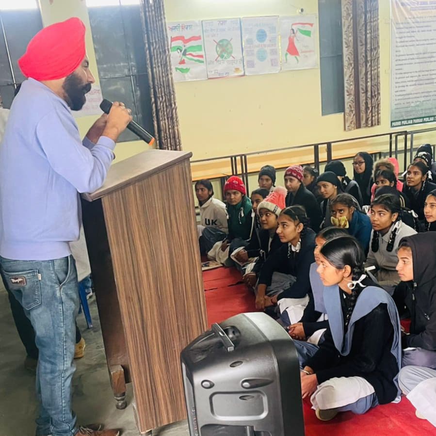 bkamchmoga's tweet photo. Exploring the Various Measures on #DiseasePrevention as a part of Azaadi ka #AmritMahotsav under the guidance of Dr Gursewak, A lecture programm was organized at Govt. Girls Senior Secondary School VPO Dala, Moga. everyone were immensely thankful for the session. #AKAM #ayurveda https://t.co/8pxRywq3fV