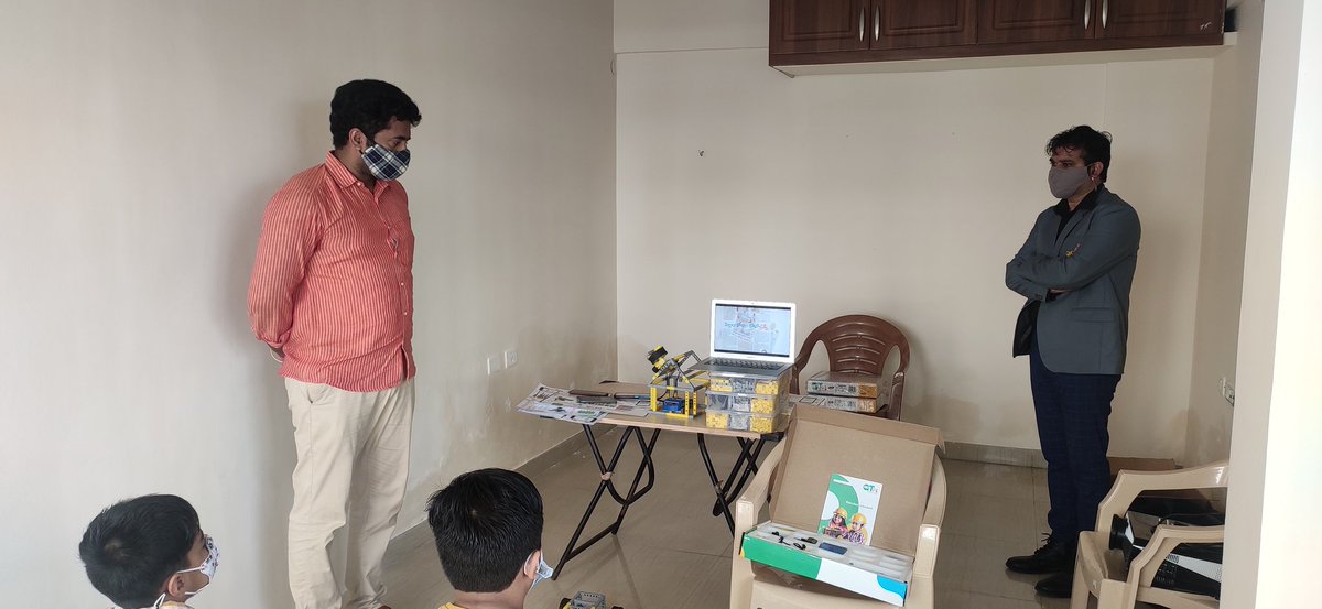 qtpiofficial's tweet photo. Love to see enthusiastic children participating in knowing #StarterKit.
Two kids were few minutes before d scheduled workshop โบ
To knw more abt d #dynamickit visit https://t.co/qUT99Xprb4
#acquireyourfuture #NEP2020 #roboticcommunity #robot #UnlockImagination #Robotics https://t.co/bkWJrIzmZo