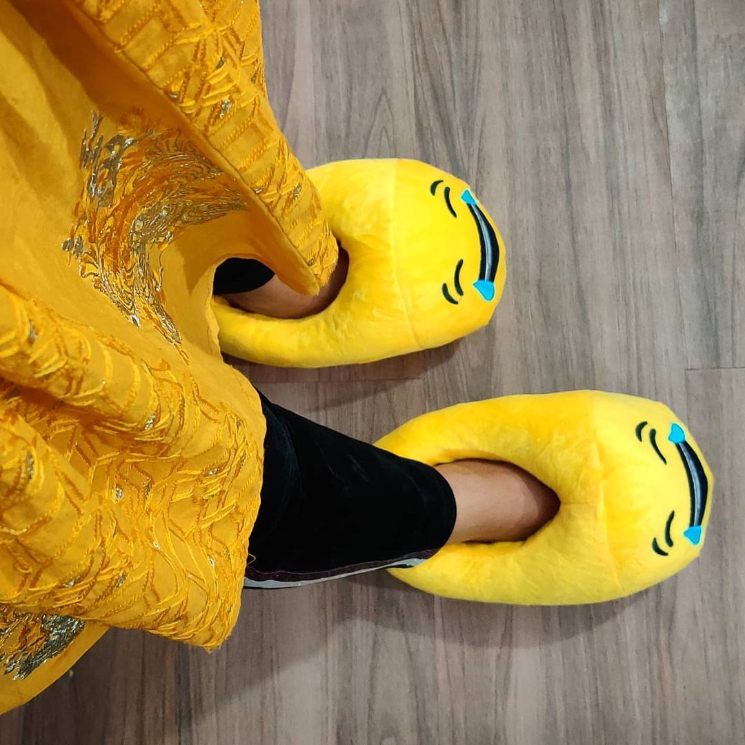 Once your feet slides into these emoji slippers, you will never want to take them off 😍

#Rhizmall #EmojiSlippers #Trendy #FootFatigueRelief #ComfortWear #MaximumSupport #JustLaunching #FootWear #IndoorSlippers #CozyWear #WarmUp #RubberSole #FootFatigueRelief #Footbedshoes