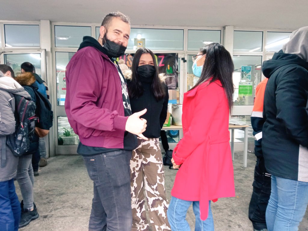 AdgBidebieta's tweet photo. @Bidebieta_FP_LH ikasleek euskararen nazioarteko egunerako egindako bideoa. Lan bikaina, mila esker! Izan #ahobizi eta #belarriprest!
https://t.co/kER3i8GERI
@Bidebieta_Ele @BidebietaFol @Bidebieta_FM @BidebietaL @bidebietaracing https://t.co/LHFrK8ZPxN