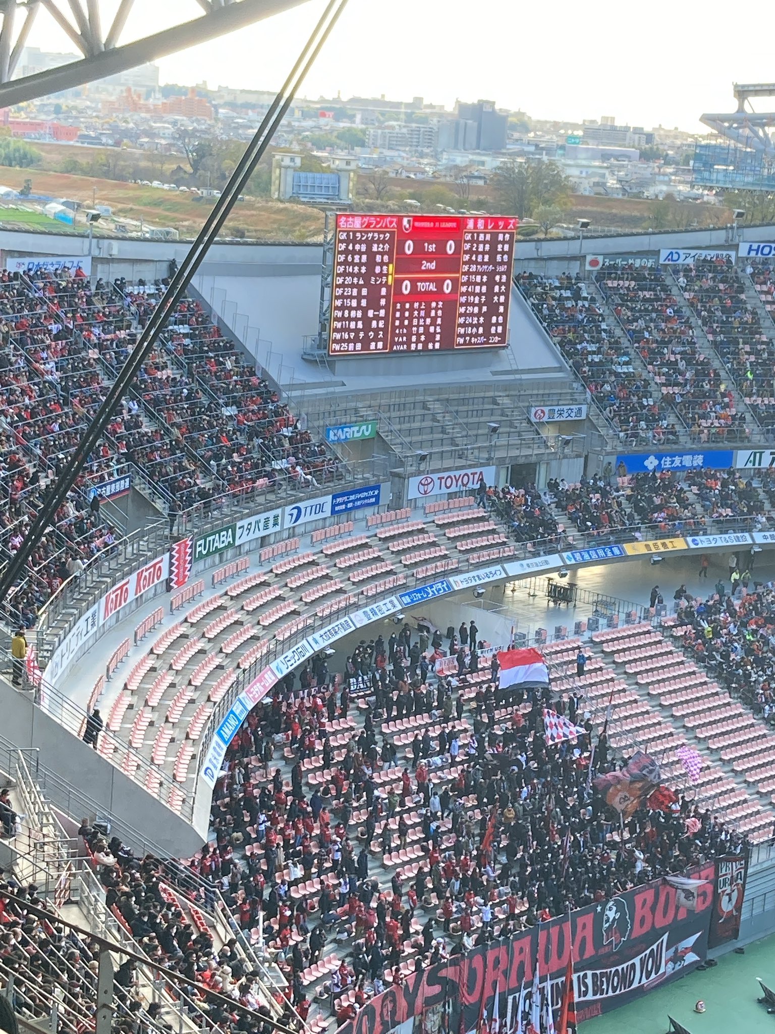 こあら 浦和の観戦マナーが悪い件 密集して観戦している 自席じゃないよね ブーイング含め声出しがすごい したい気持ちもわからなくはないけど感染予防の観戦様式ではngだったよね 浦和レッズ 怖い T Co 3atgksgexr Twitter