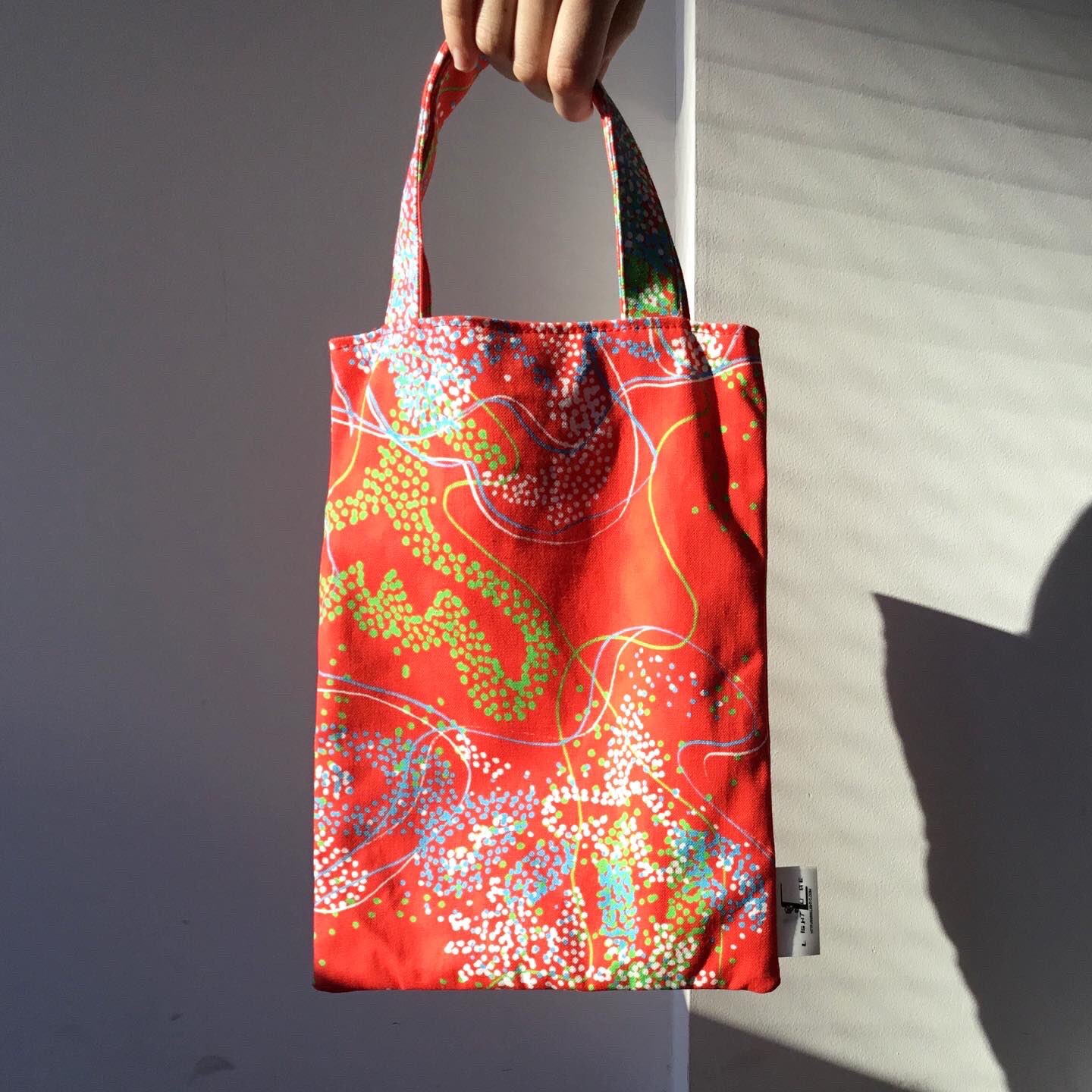 Light Cube Bag ミニバッグ Nocturne Red 本 財布 携帯 小さいペットボトルが入るくらいの 大きさです 日々のお供は任せてください 日向でも日陰でも 楽しめる私とあなたでいて Lightcube Textile Nishiogikubo ライトキューブ