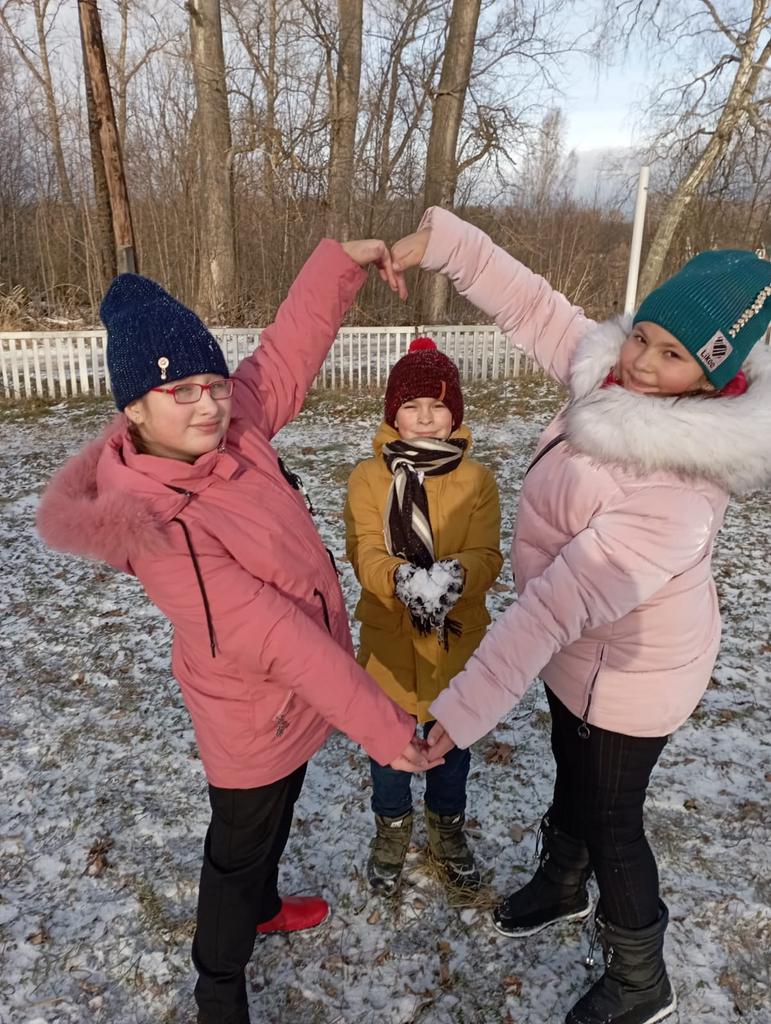 sweta_lll's tweet photo. Боровковский СДК и МОУ" Боровковская ООШ" Совместная программа "Снежно- рисовальные затеи" https://t.co/ZcBnmuSba8