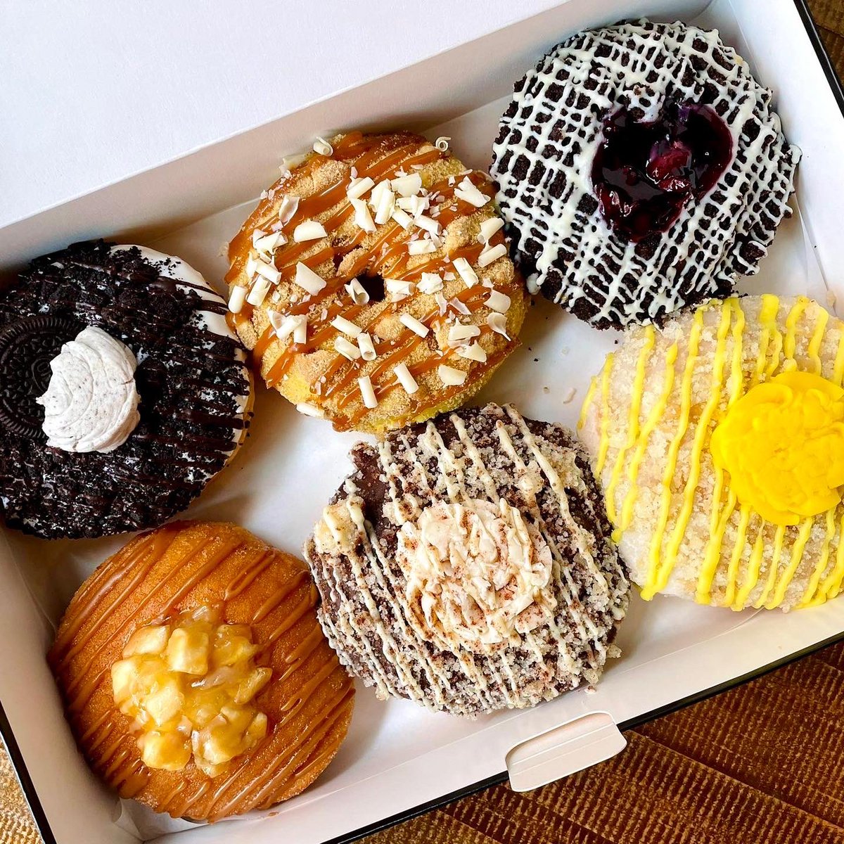 200Degs's tweet photo. 12ish Days Of Christmas Giveaway - Day 4
Get your chops around this box of six @Doughnotts doughnuts 🤤🍩
Head to our Instagram page now to get involved and be in with a chance of winning.
https://t.co/ntUSoLnM3I
#12ishdaysofchristmas #200deg #giveaway #christmas2021 https://t.co/aji3J2SV8x
