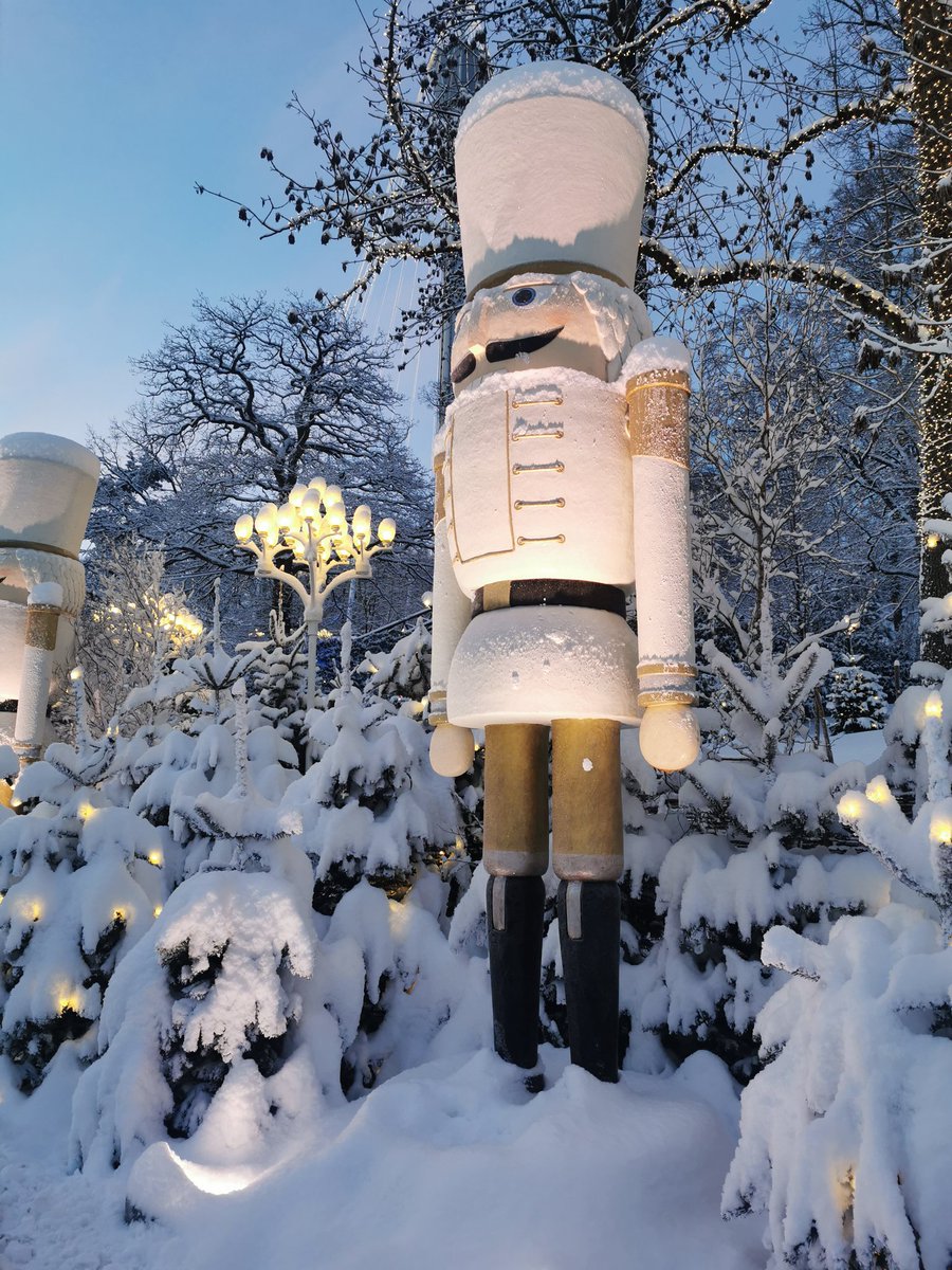 quarryfold's tweet photo. A lovely dusting of snow over the last few days at this year's Jul på Liseberg @Liseberg https://t.co/dLX3H4x34u