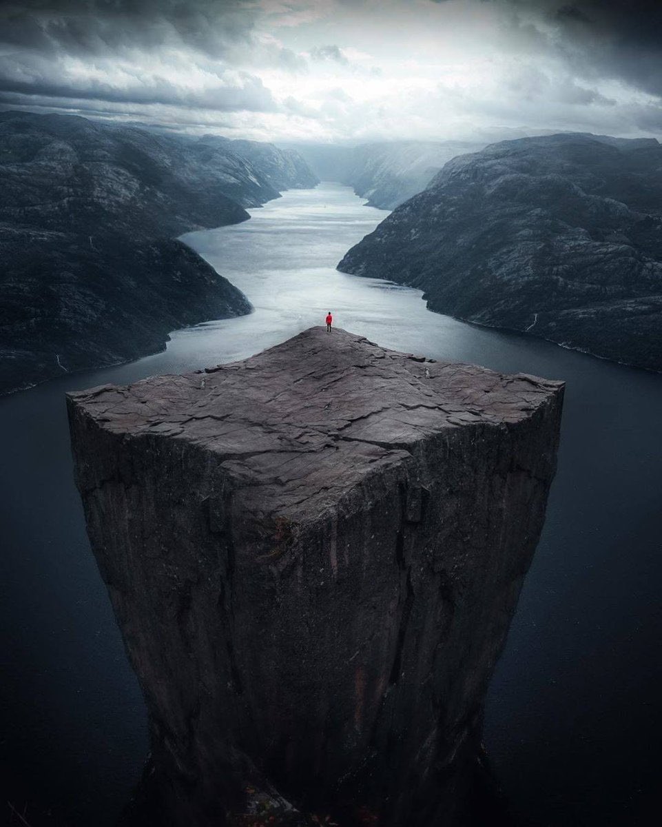 tanosiisupi_bot's tweet photo. The world is a faithful three-dimensional mirror.
I pilgrimage through my own consciousness,
as God.
世界は素直な三次元鏡。
私は、私の意識の中を訪ね歩いています。
神として。
#InnerTrip #内側の旅 #TheCreator #創造者
RP @Unique_Abstract by Erik Hedenfalk https://t.co/Z5KuZcSaRc