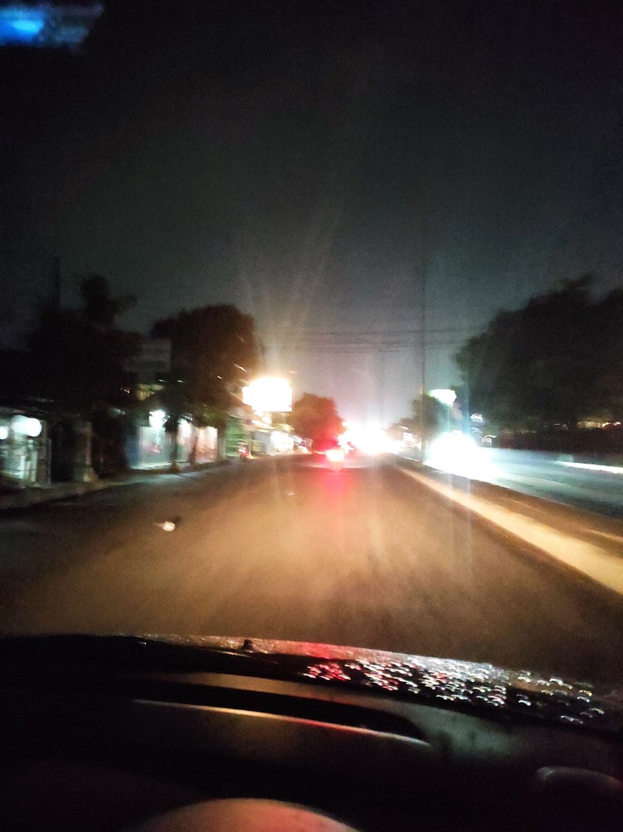 riankuswardani's tweet photo. Min @PRFMnews @infobdg tlg diterusin ke yg terkait, ini PJU di bypass ruas samsat ke bubat >2 mgg mati, bahaya klo malem, gelap sekali jdnya https://t.co/s2tYJz7iIm