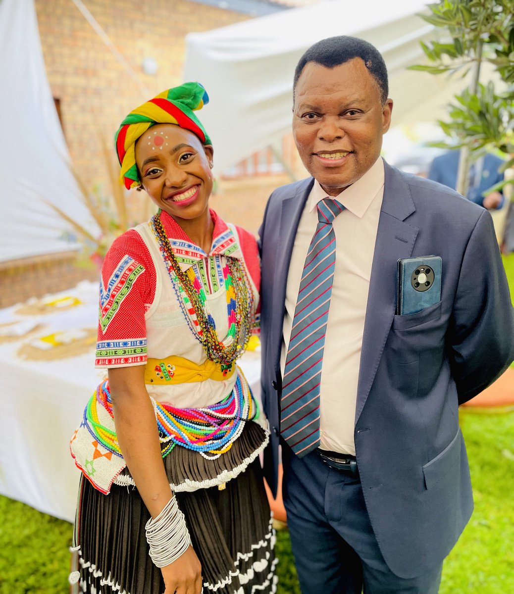 ntombhiyamutson's tweet photo. Appreciation post for Dokodela, Dokodela Thomas Chauke, a living legend ��🏾❤️Comment with your favourite track ? #ShimatsatsaNo36 https://t.co/YxlN6K6tfB